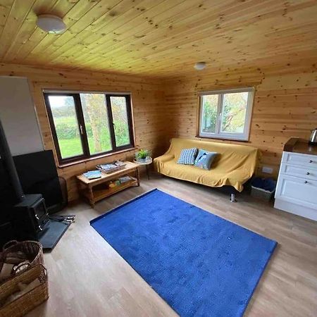 Idyllic Cornish Retreat At Puffin Lodge Helston Exterior foto