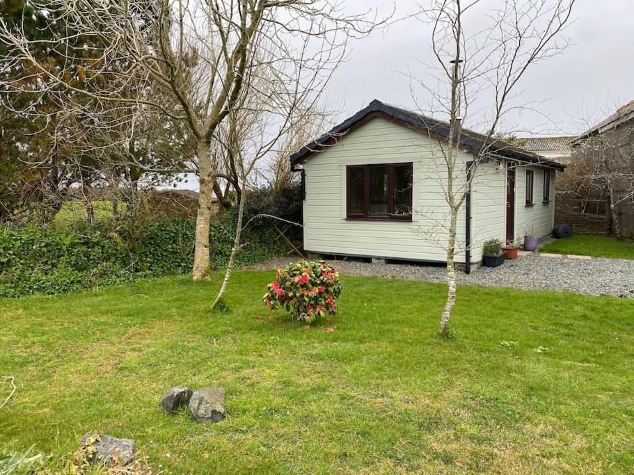 Idyllic Cornish Retreat At Puffin Lodge Helston Exterior foto